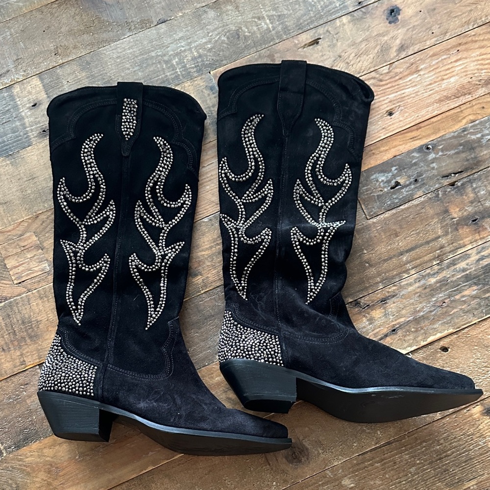 NEW - FREE PEOPLE BOOTS NEVER WORN Black Suede Western Boots with Studded Design
